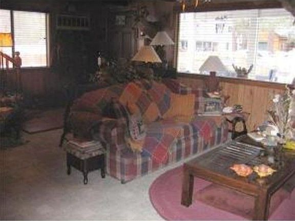 3rd image of 1029 W Sherwood Blvd