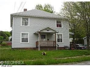 352 3521/2 W Clark St photo 1