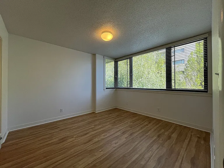 2020 SW Main St #602 — Photo 13