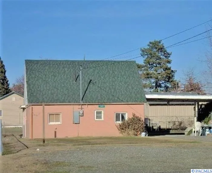 1408 Irving Ave photo 1
