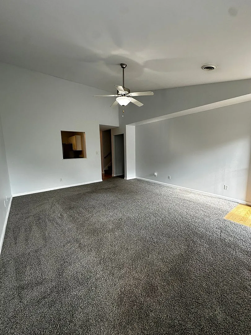3 bed, 2.0 bath, 1806 sqft, $2,200 — Photo 4