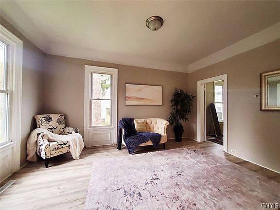 4th image of 7 Sheridan St