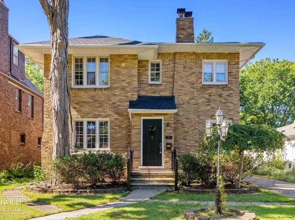 627 Washington Rd, Grosse Pointe, MI 48230