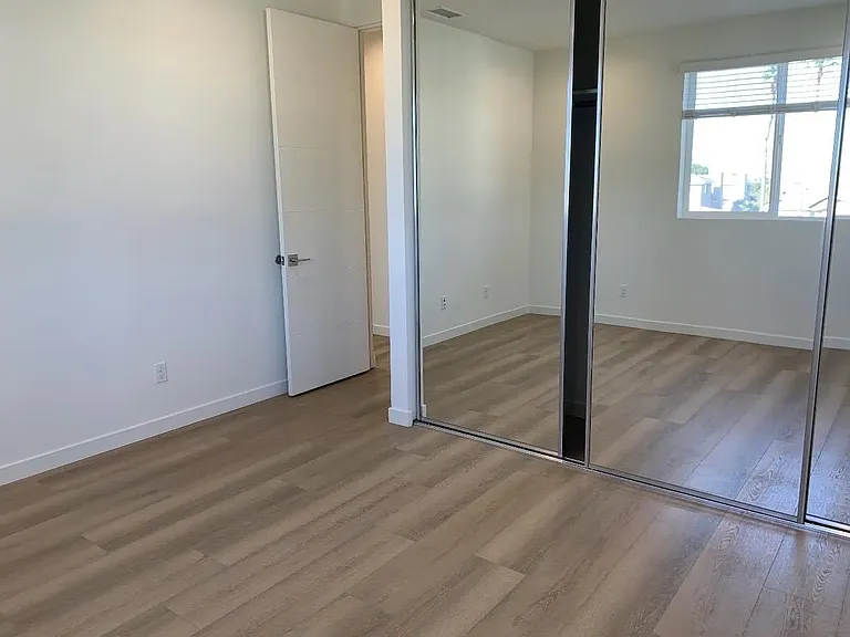 1166 Holly Ave #7 — Photo 5