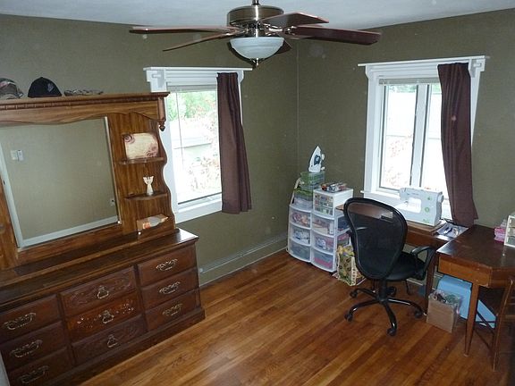 Spare Bedroom: Upper Level