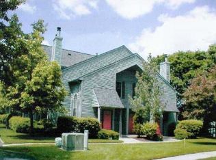 208 Woodhaven Dr, Edison, NJ