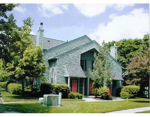 208 Woodhaven Dr photo 1