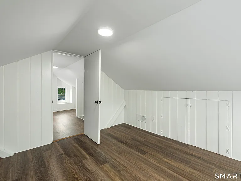 560 Manchester Rd — Photo 35