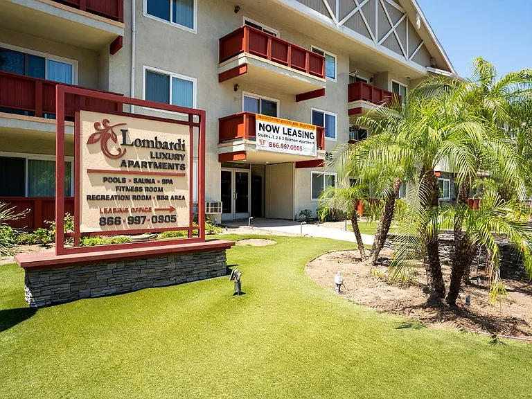 Lombardi Apartments — Photo 69