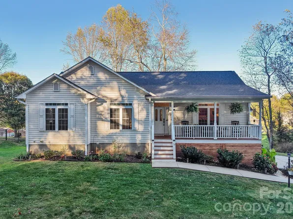 12 Grassy Meadow Dr, Candler, NC 28715