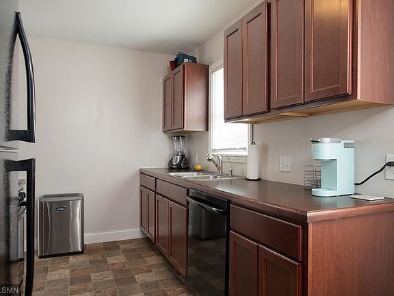 5th image of 956 Thomas Ave