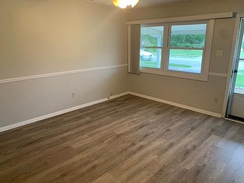 2nd image of 4363 Lynn Cir