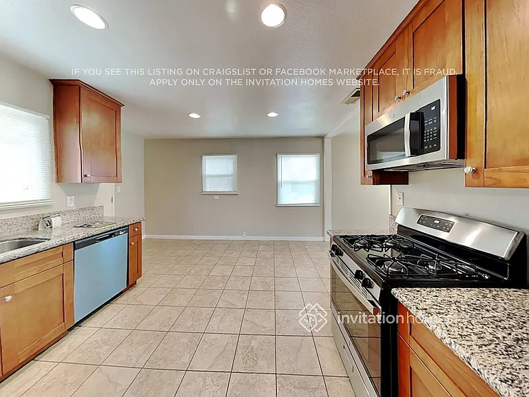 18601 Victory Blvd — Photo 9