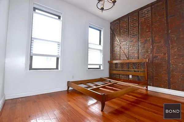 Rented by Bond New York | media 25