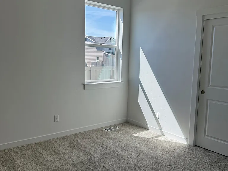 1824 W Roper St — Photo 11