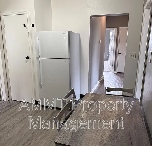 1838 J Ave NE — Photo 3