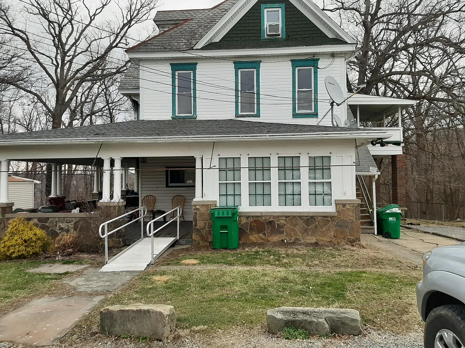 2 bed, $820 — Photo 1