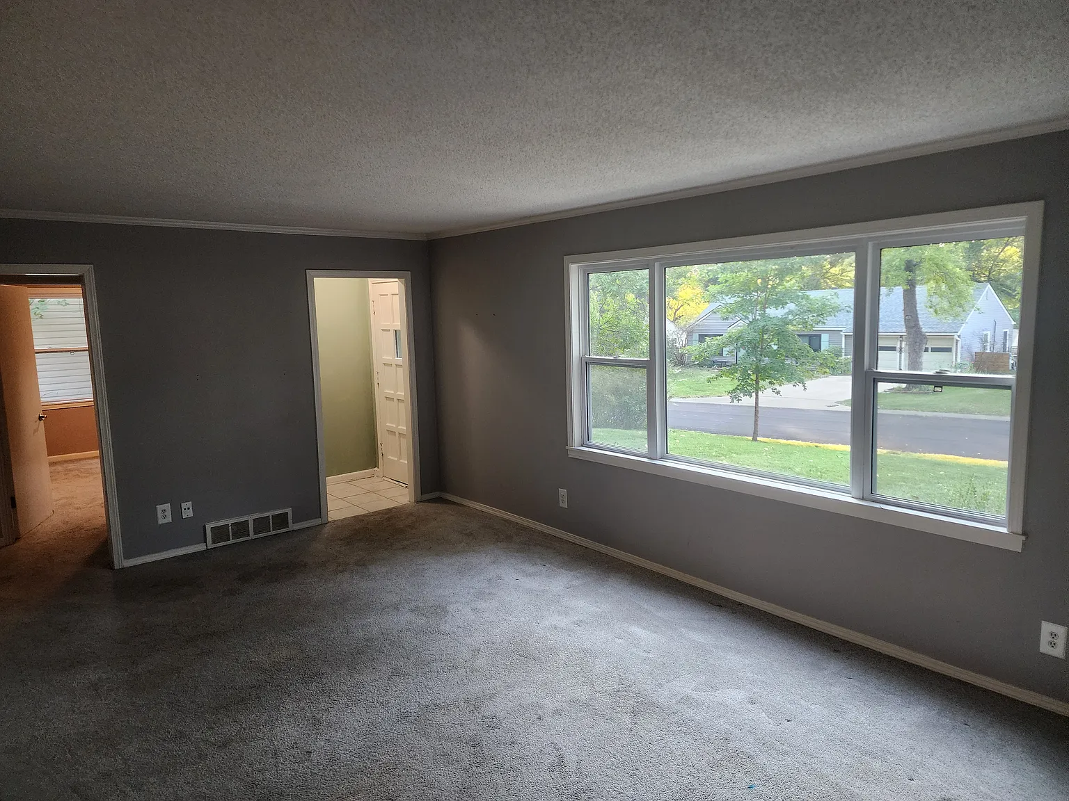 3 bed, 1060 sqft, $2,000 — Photo 4
