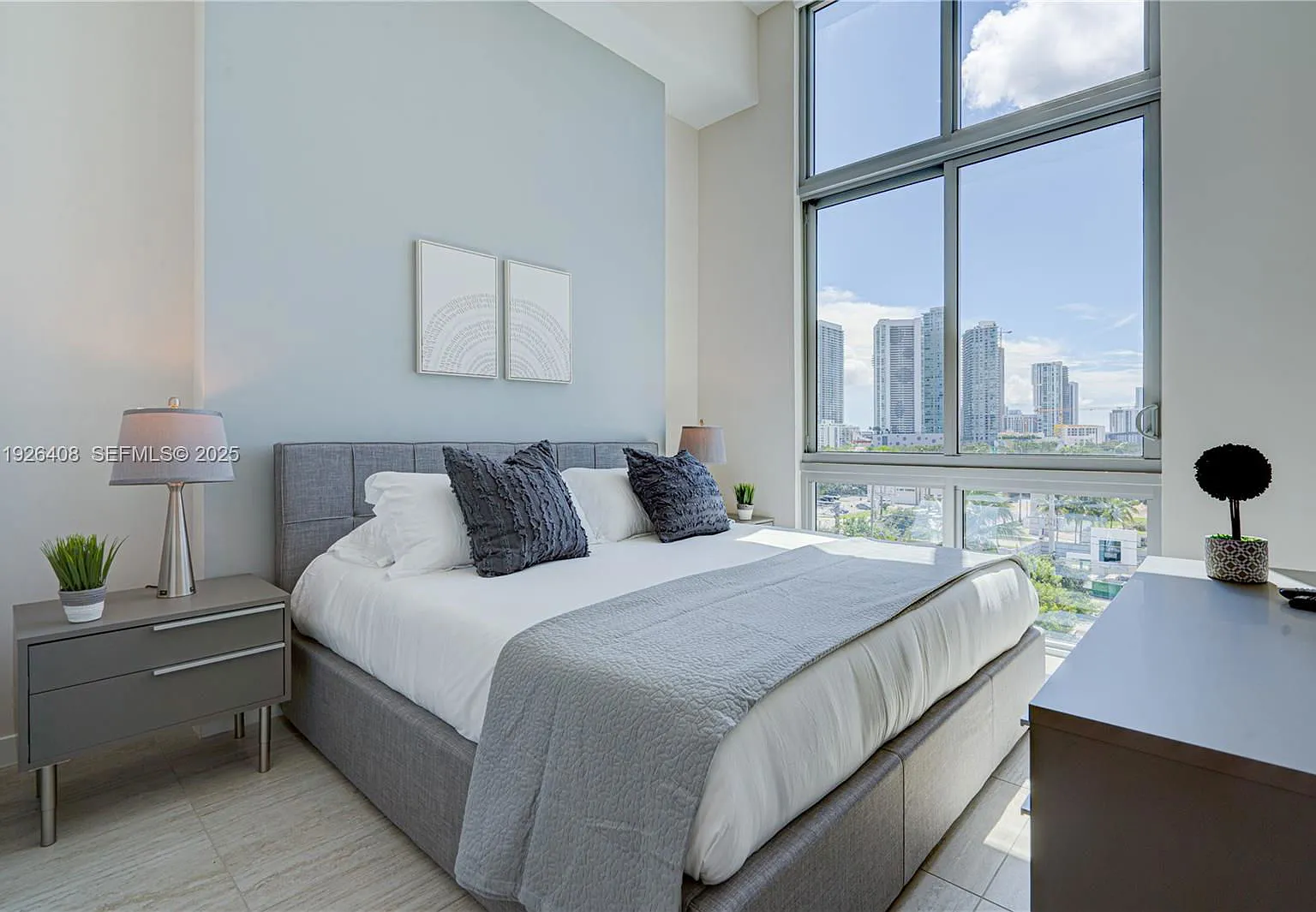 2 bed, 2.0 bath, 1048 sqft, $5,250 — Photo 4