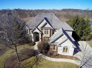 792 Waters Edge Dr, South Elgin, IL 60177