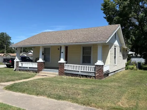 229 W College Street, Aurora, MO 65605