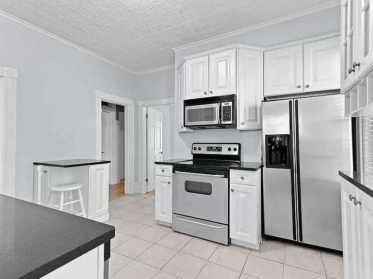 428 E 6th St #1 — Photo 2