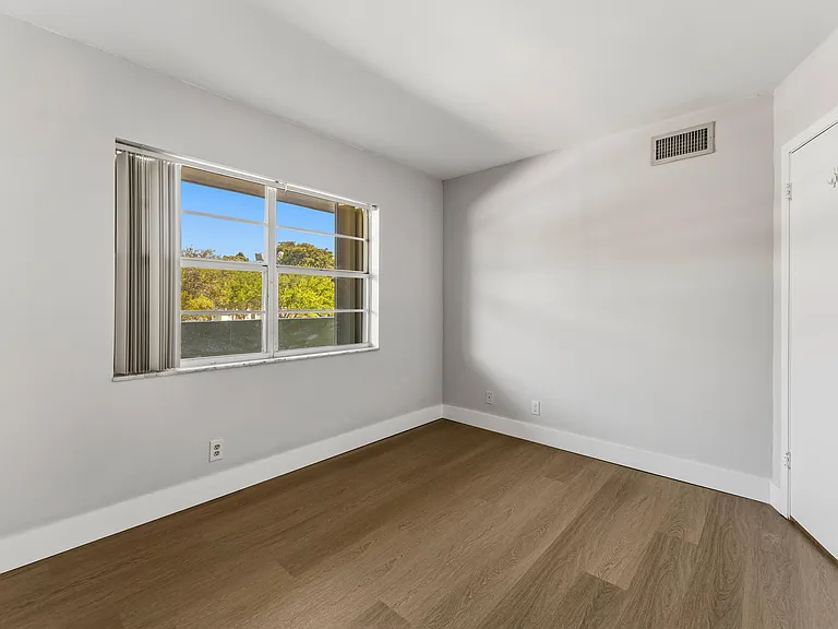 1638 Embassy Dr #208 — Photo 17