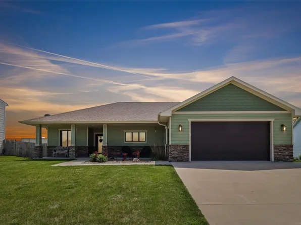 711 Lily Ln, Pleasantville, IA 50225
