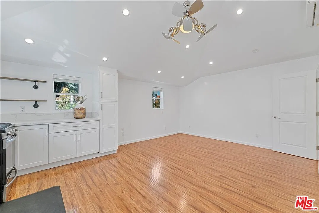 Studio, 1.0 bath, 440 sqft, $1,975 — Photo 3
