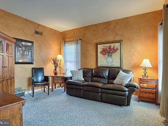 5th image of 8 Rolling Meadow Rd