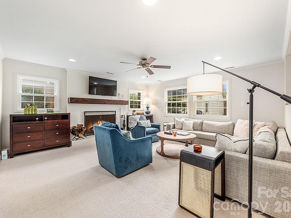 3rd image of 6929 Knightswood Dr