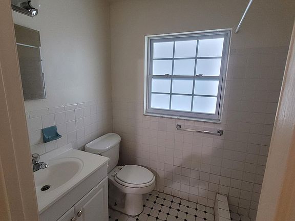 4th image of 16053 Bonneville Dr
