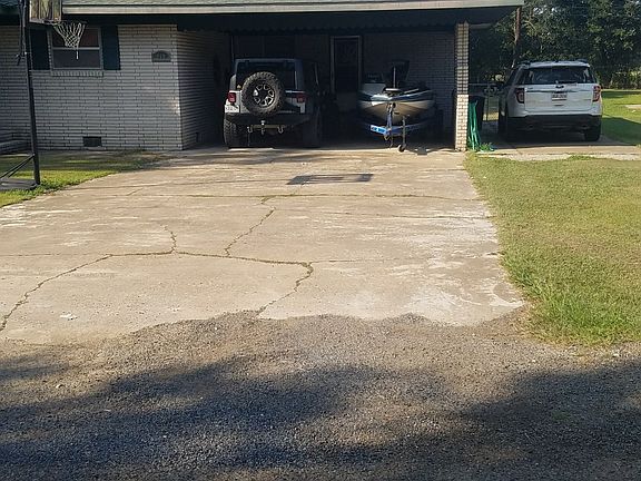 3rd image of 411 Demoncherveaux Blvd