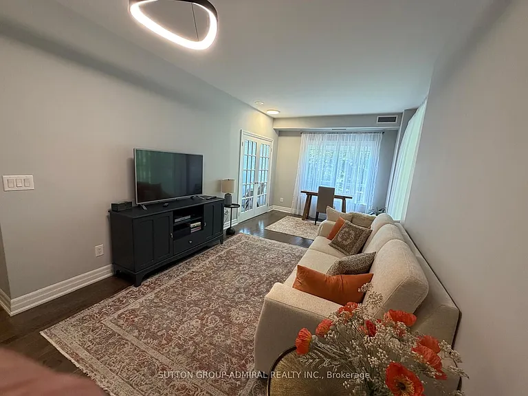 15 Rean Dr #302 — Photo 6