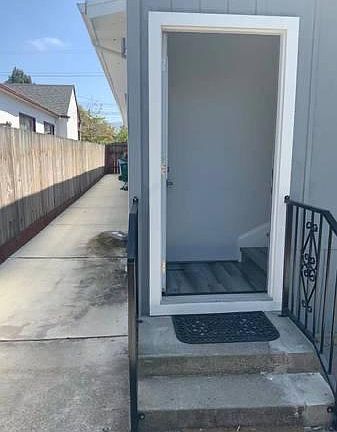 3rd image of 870 Harrison St #B