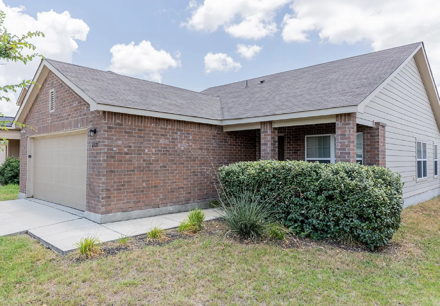 3 bed, 2.0 bath, 1069 sqft, $1,550 — Photo 3