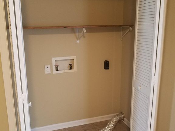 5th image of 450 Martha Ln APT B