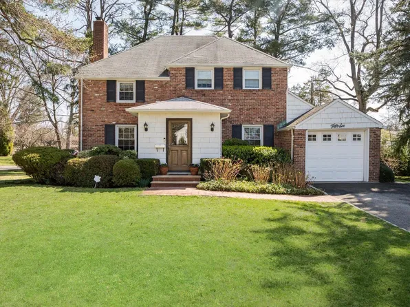 56 Milburn Lane, East Hills, NY 11577