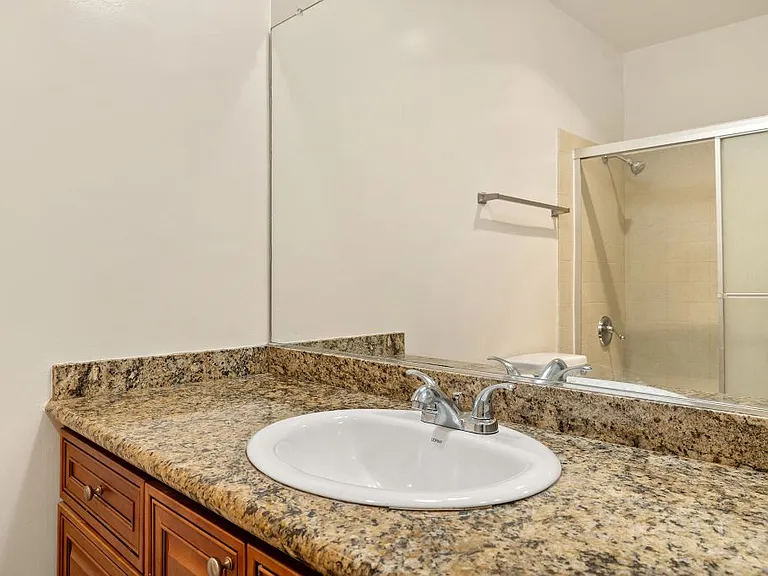 White Oak Terrace Apartments — Photo 41