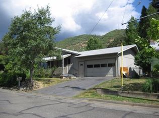 951 NE 11th St, Grants Pass, OR 97526
