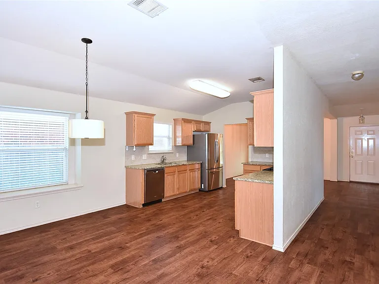 3305 Stonewall Dr — Photo 4