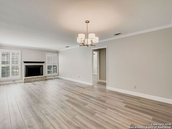 3rd image of 2611 Eisenhauer Rd #505