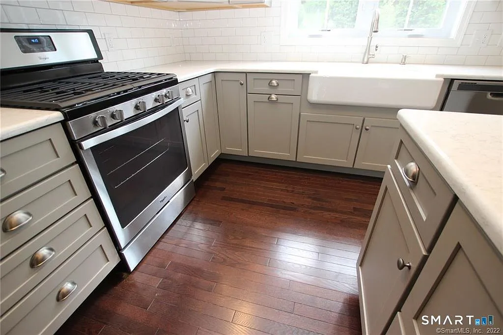 3 bed, 3.5 bath, 2294 sqft, $4,800 — Photo 4