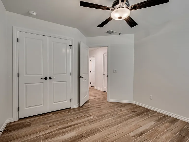 3233 Alameda St — Photo 24