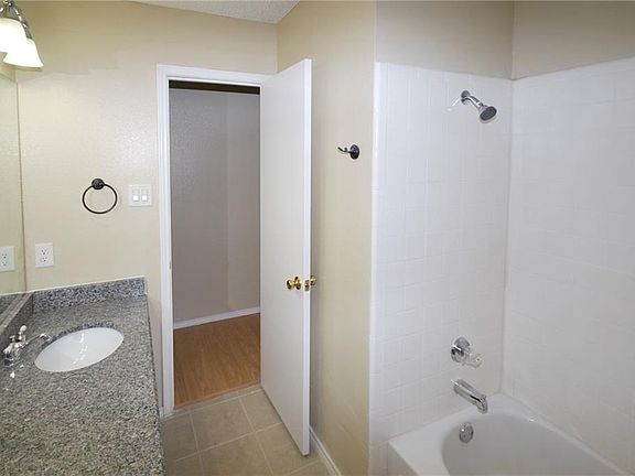 4th image of 5223 Cornvalley Dr