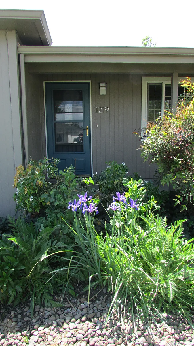 Building Photo - 1219 Dakota Ave
