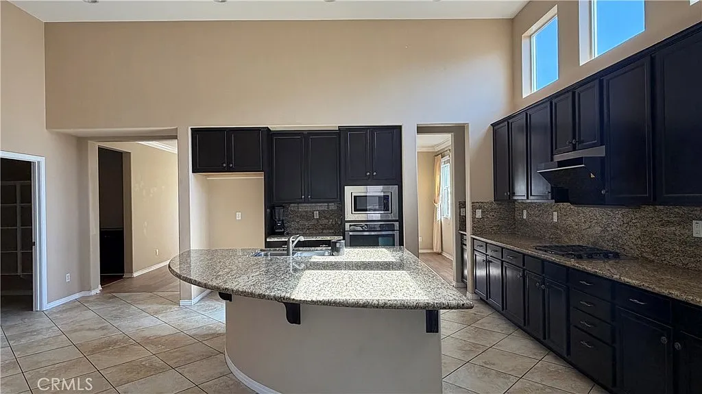 4 bed, 3.5 bath, 3253 sqft, $4,200 — Photo 3