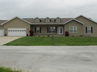 153 Prairie Ave, Bushnell, IL 61422