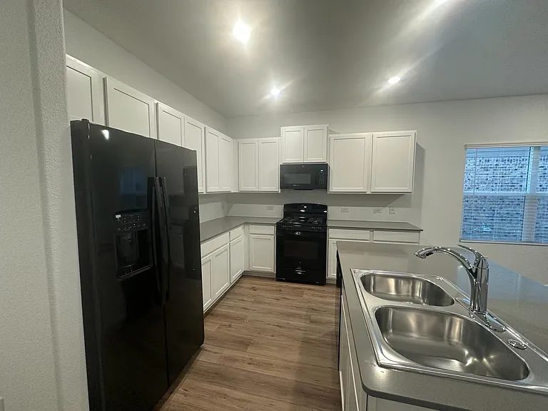 361 Sonterra Dr — Photo 8