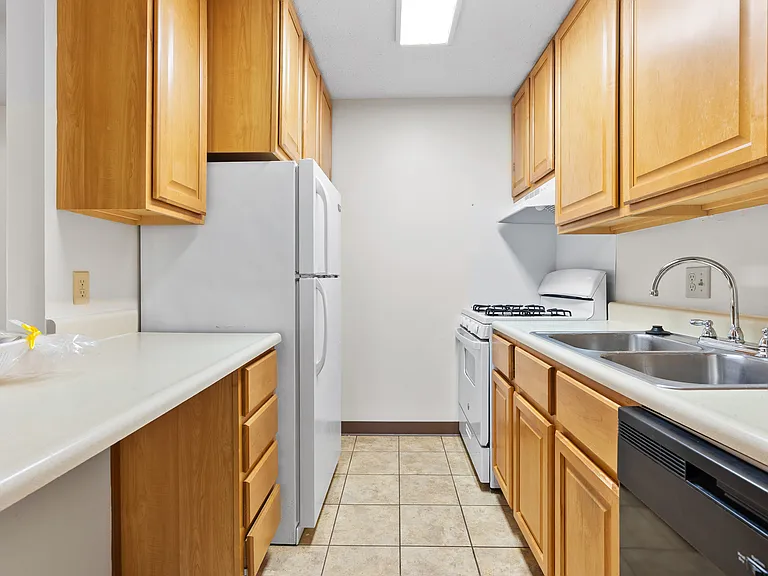 Swanson Court Apartments — Photo 11
